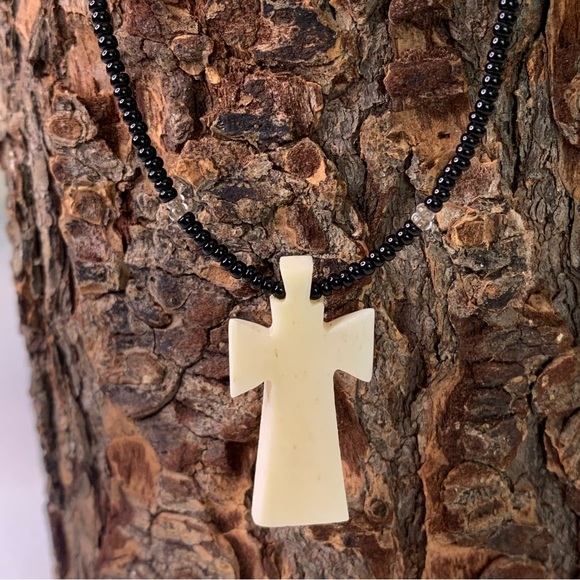 Vintage Bovine Bone Carved Cross Pendant Necklace w Black Glass Seed Beads 18" - Picture 4 of 12